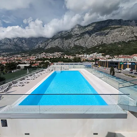 Amfora-modern With Pool