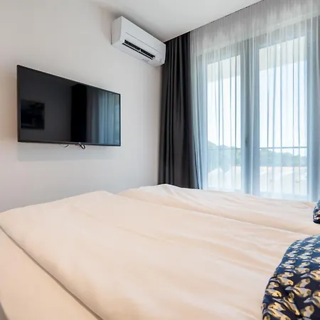 Amfora-modern With Pool Apartamento Makarska