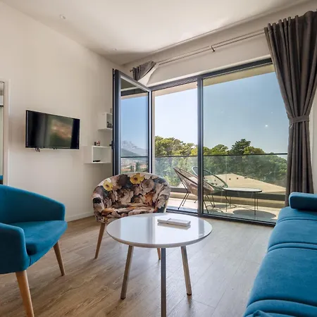Amfora-modern With Pool