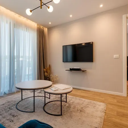Amfora-modern With Pool Daire Makarska