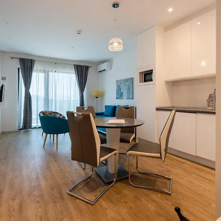 Amfora-modern With Pool Apartamento *